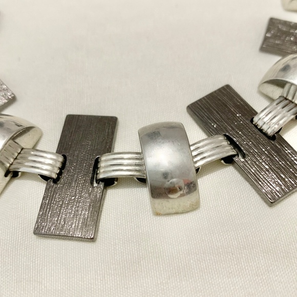 Jewelmint Astoria Silver-toned Statement Necklace - Picture 2 of 4